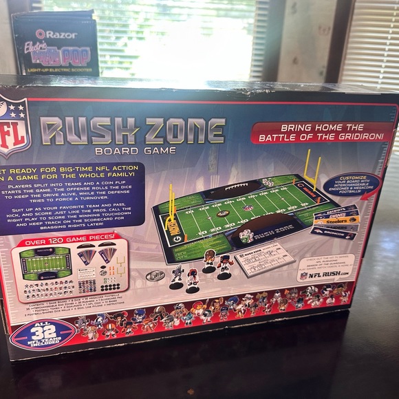 NFL RUSH BOARD GAME - Picture 2 of 2